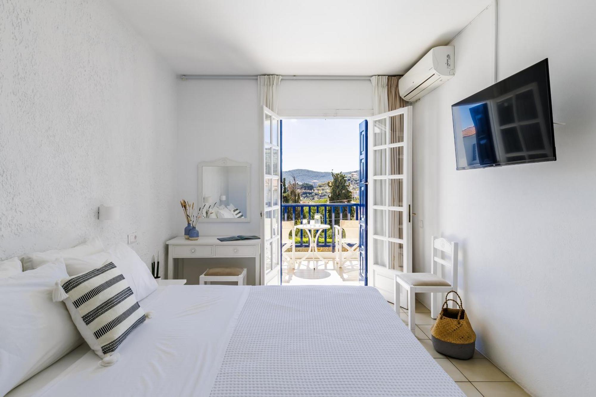 Aperitton Hotel Skopelos Town Exterior photo