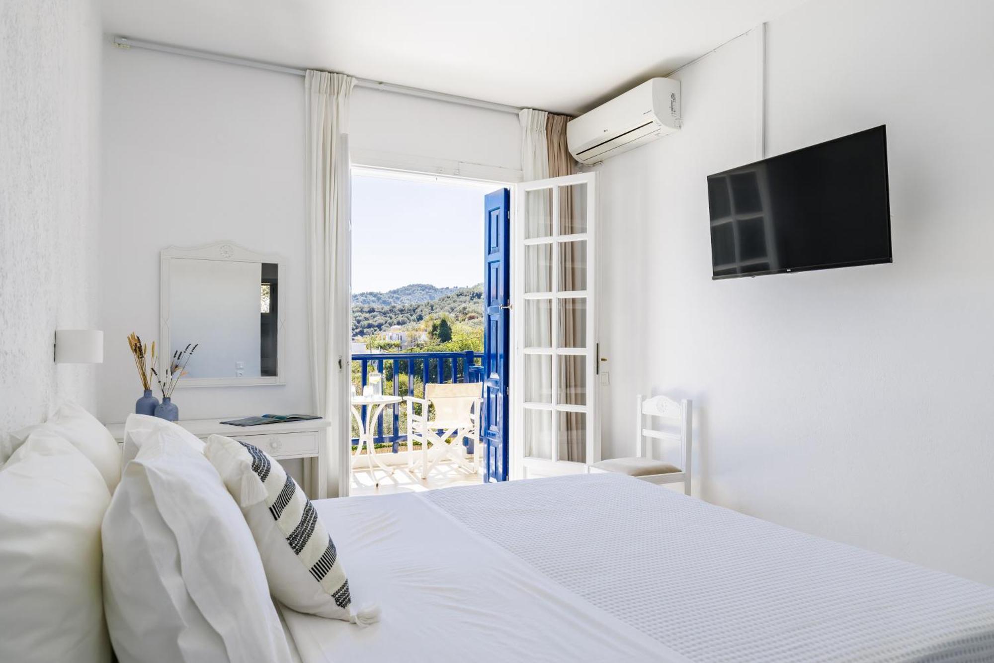 Aperitton Hotel Skopelos Town Exterior photo